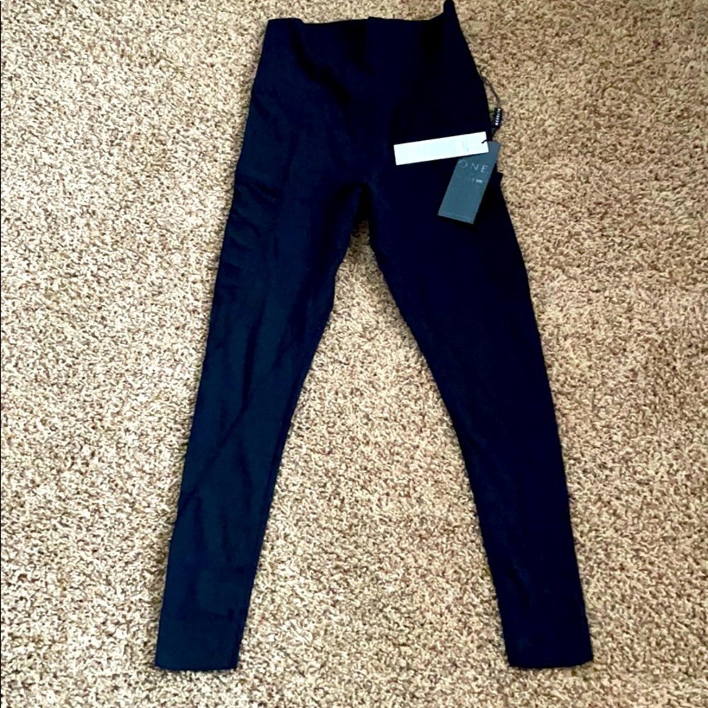 Silky soft Glyder black leggings